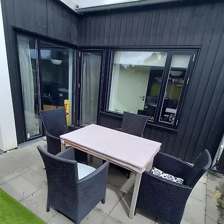 Cozy Modern Townhouse - 30 Minutes To Centre - Free Parking Lejlighed